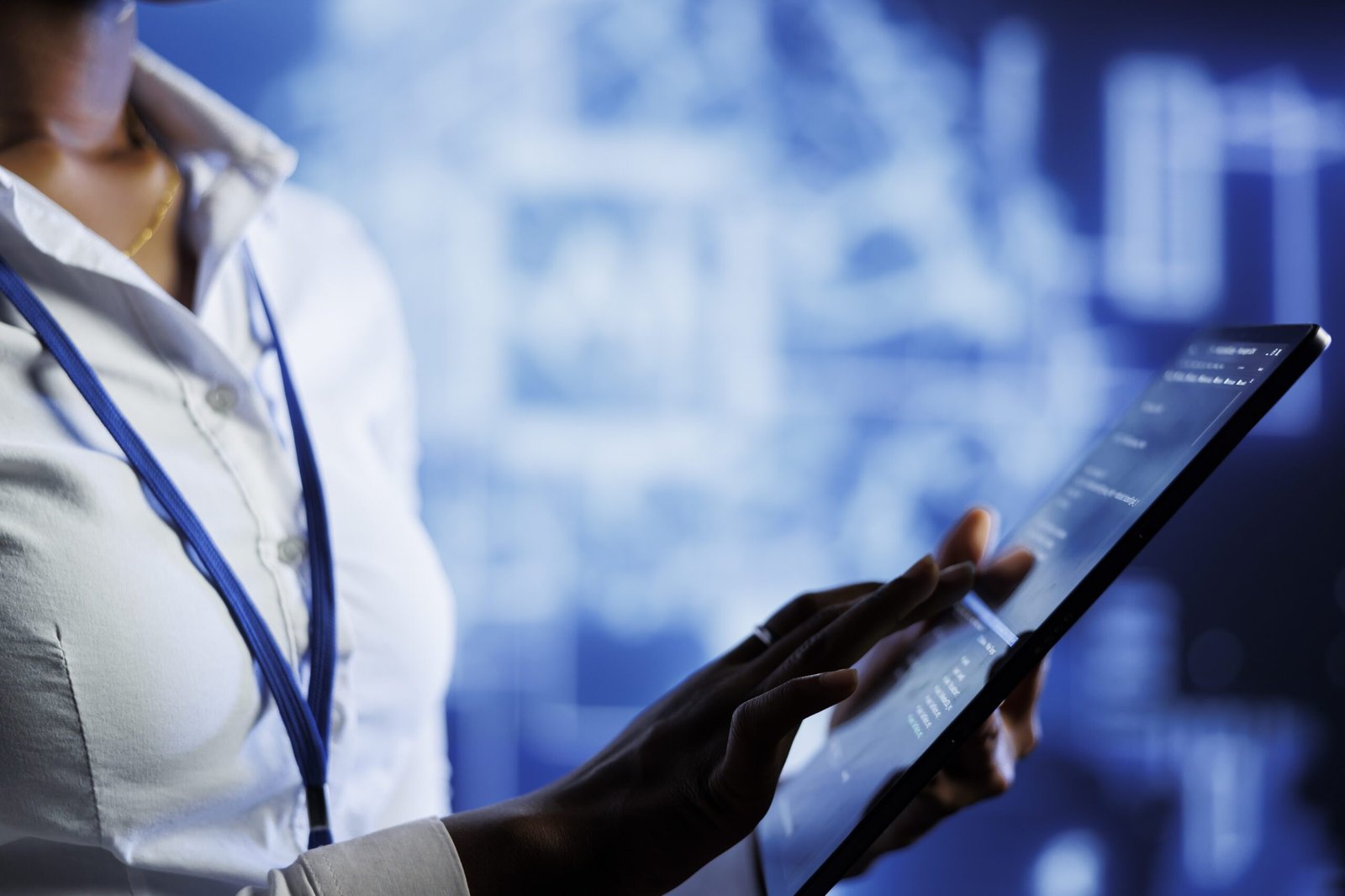 o administrador de ti escreve codigo de ia no portatil scaled