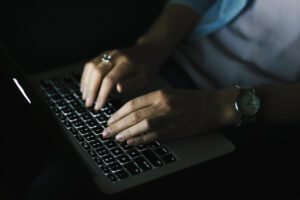 Fraudes digitais em alta: Estratégias usadas pelas instituições financeiras que conseguem reduzir perdas em até 70%