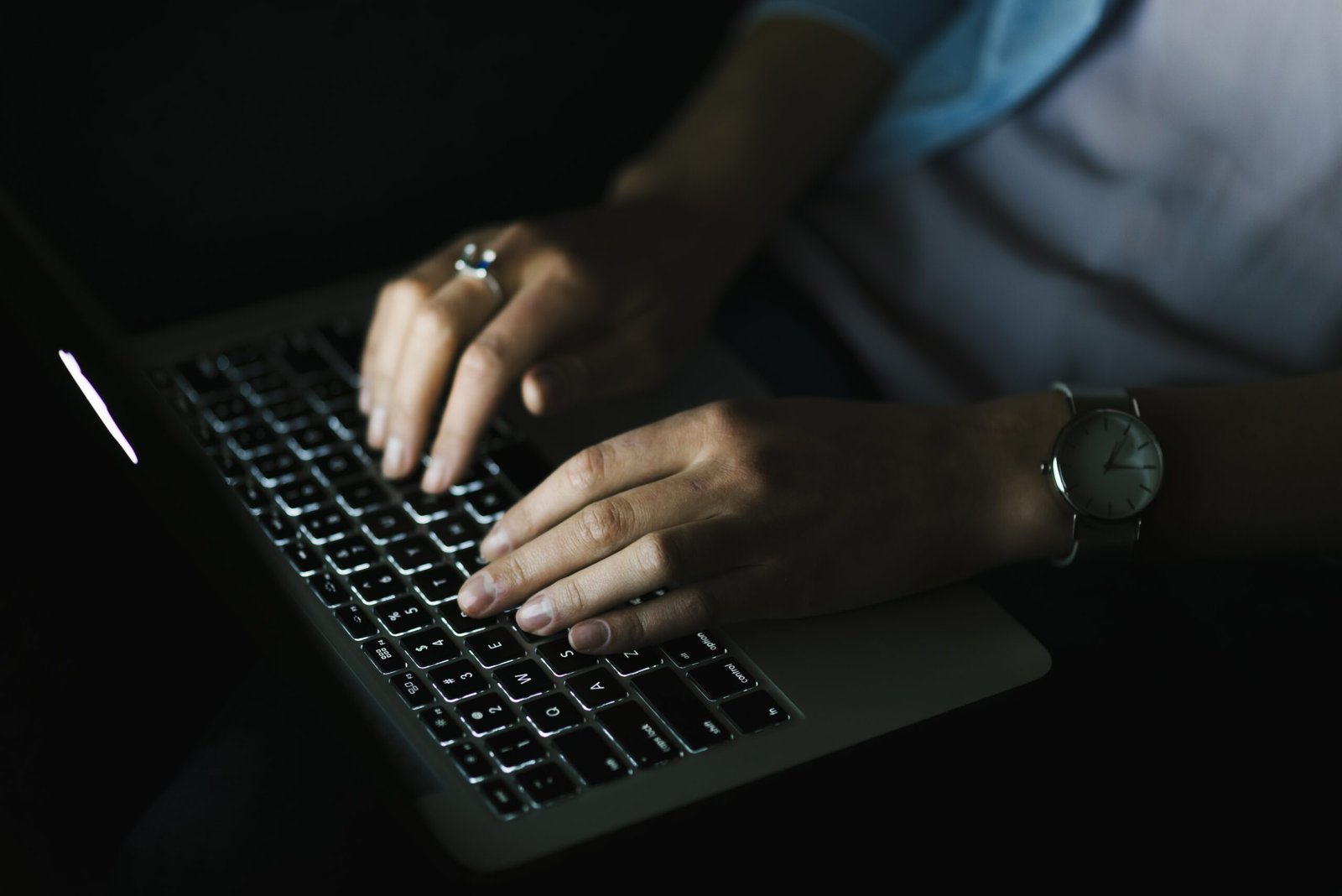 Fraudes digitais em alta: Estratégias usadas pelas instituições financeiras que conseguem reduzir perdas em até 70%